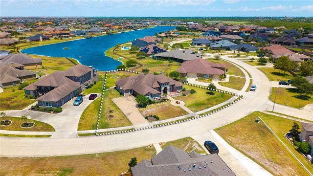 8401 Lago Vista Dr, Corpus Christi, TX 78414