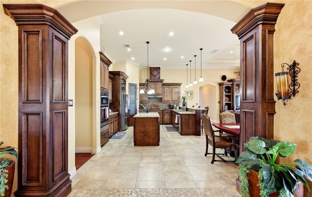 8401 Lago Vista Dr, Corpus Christi, TX 78414