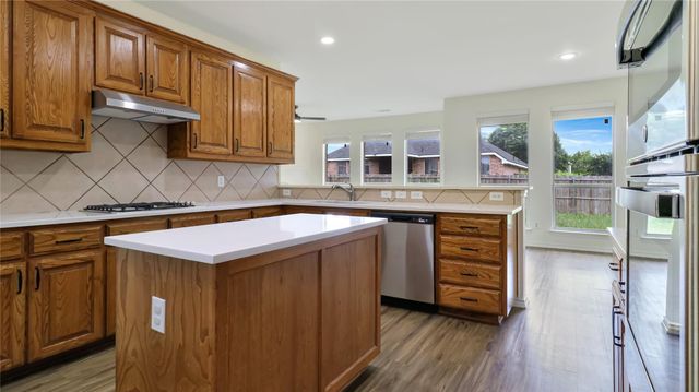 1106 Eastbrook Drive, Glenn Heights, TX 75154