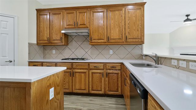 1106 Eastbrook Drive, Glenn Heights, TX 75154