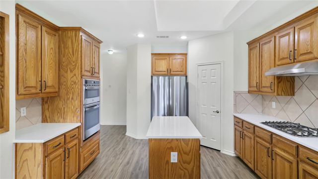 1106 Eastbrook Drive, Glenn Heights, TX 75154