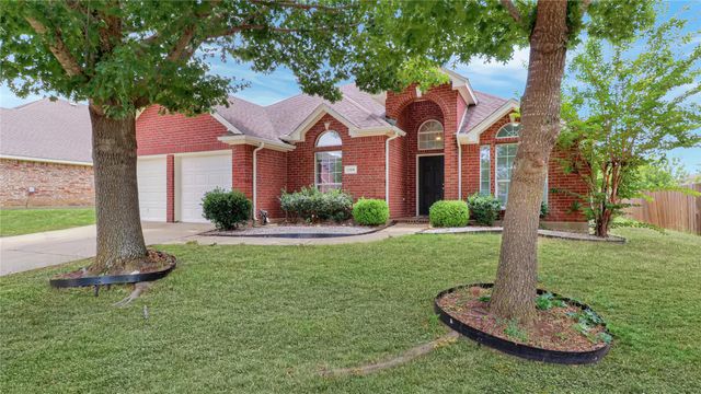 1106 Eastbrook Drive, Glenn Heights, TX 75154