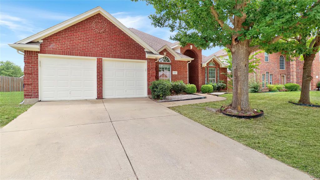 1106 Eastbrook Drive, Glenn Heights, TX 75154