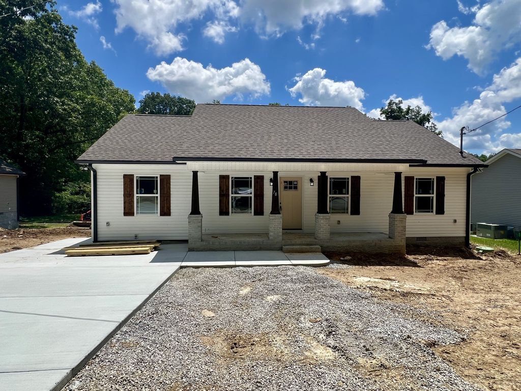 78 Lakeview St, Manchester, TN 37355