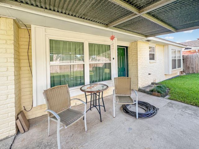 7818 Smokey Wood Lane, Houston, TX 77086