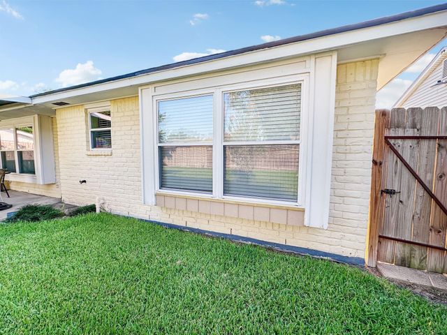 7818 Smokey Wood Lane, Houston, TX 77086