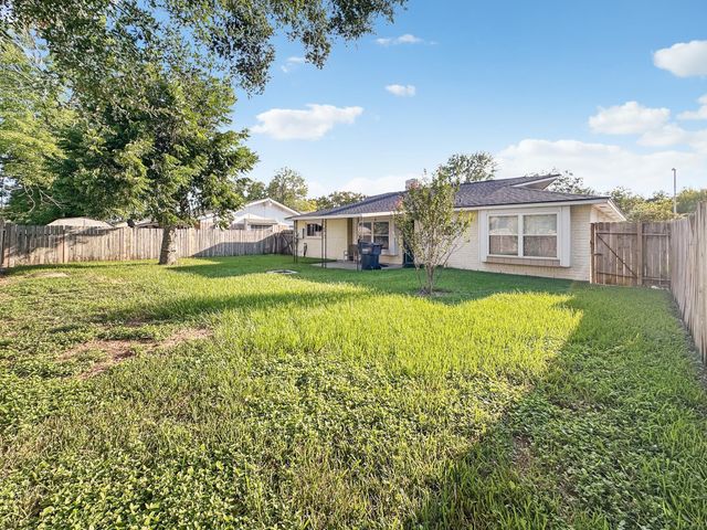 7818 Smokey Wood Lane, Houston, TX 77086