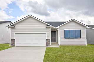1105 Featherstone Avenue NE, Bondurant, IA 50035