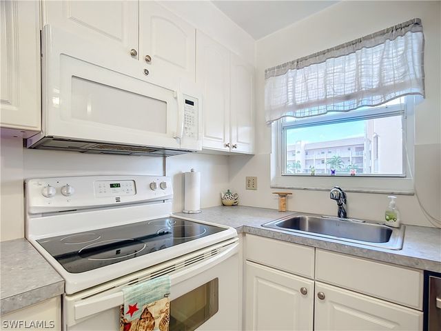 180 TURTLE LAKE CT 103, Naples, FL 34105