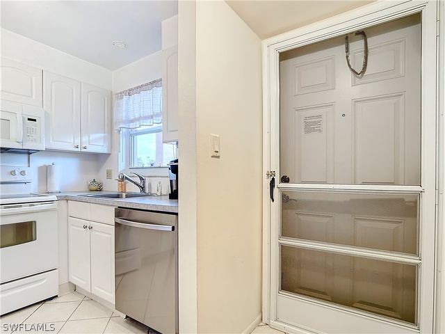 180 TURTLE LAKE CT 103, Naples, FL 34105