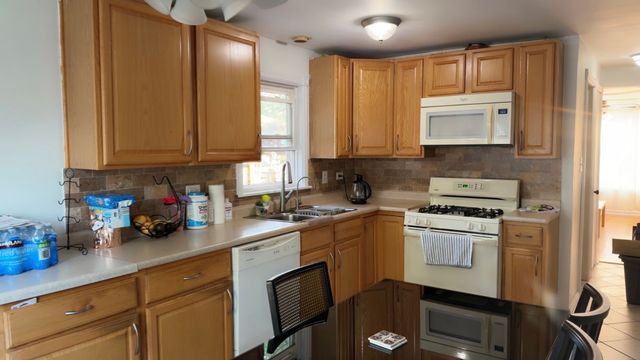 8037 Natchez Avenue, Burbank, IL 60459