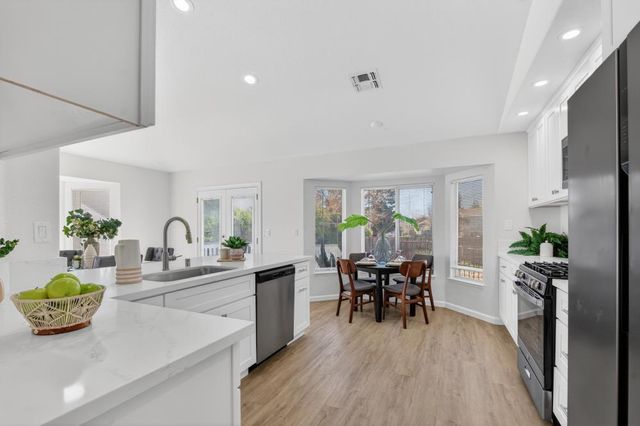 19 White Stone Ct, Elk Grove, CA 95758