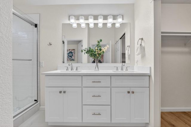 19 White Stone Ct, Elk Grove, CA 95758