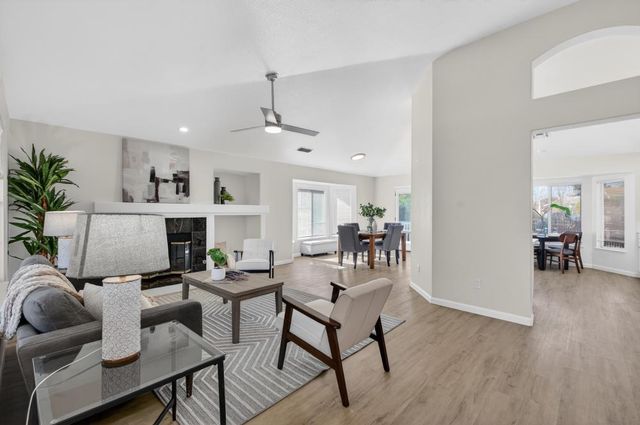 19 White Stone Ct, Elk Grove, CA 95758