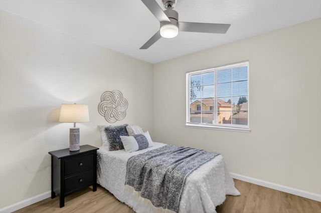 19 White Stone Ct, Elk Grove, CA 95758