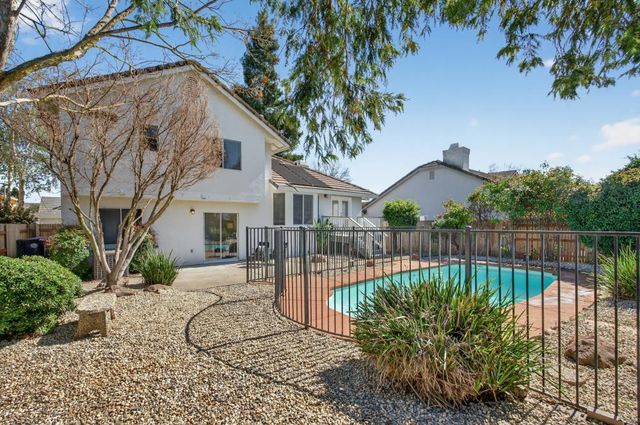 19 White Stone Ct, Elk Grove, CA 95758