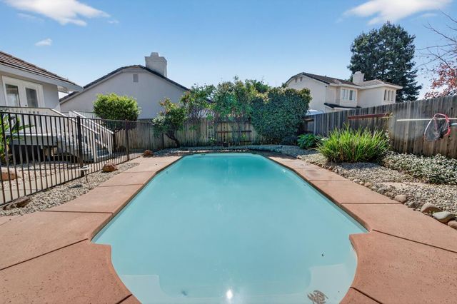 19 White Stone Ct, Elk Grove, CA 95758