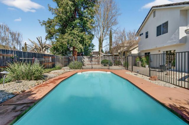 19 White Stone Ct, Elk Grove, CA 95758