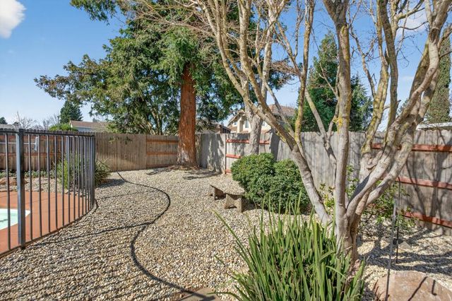 19 White Stone Ct, Elk Grove, CA 95758
