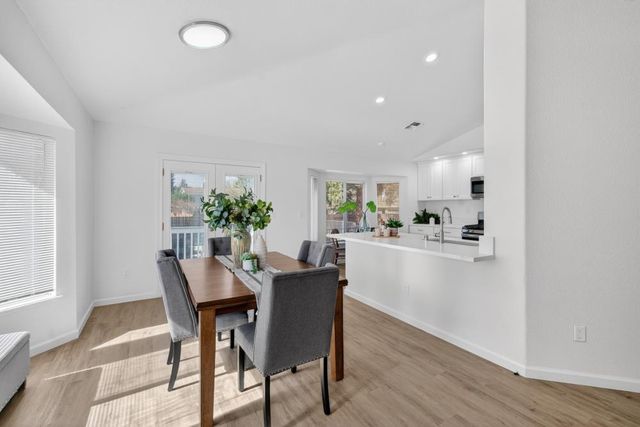 19 White Stone Ct, Elk Grove, CA 95758