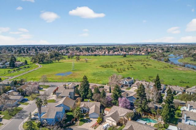 19 White Stone Ct, Elk Grove, CA 95758