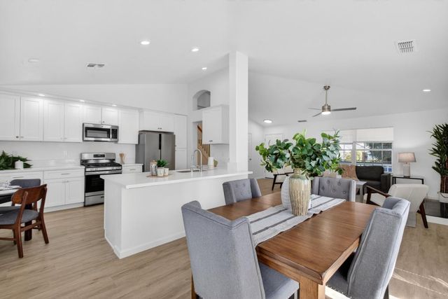 19 White Stone Ct, Elk Grove, CA 95758