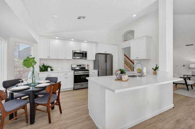 19 White Stone Ct, Elk Grove, CA 95758