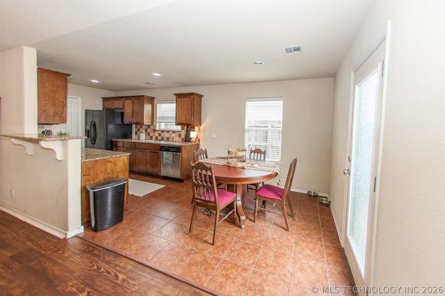 10709 N 153rd East Avenue E, Owasso, OK 74055