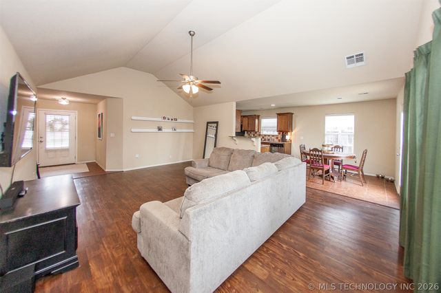 10709 N 153rd East Avenue E, Owasso, OK 74055