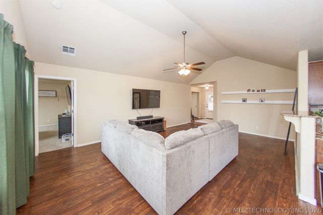 10709 N 153rd East Avenue E, Owasso, OK 74055