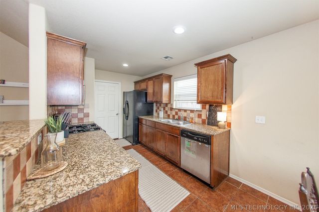 10709 N 153rd East Avenue E, Owasso, OK 74055