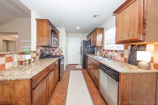 10709 N 153rd East Avenue E, Owasso, OK 74055