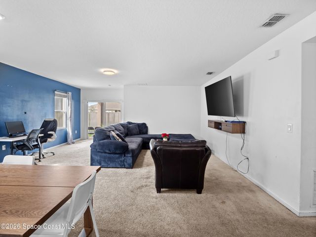 275 Guinevere Drive SW, Palm Bay, FL 32908