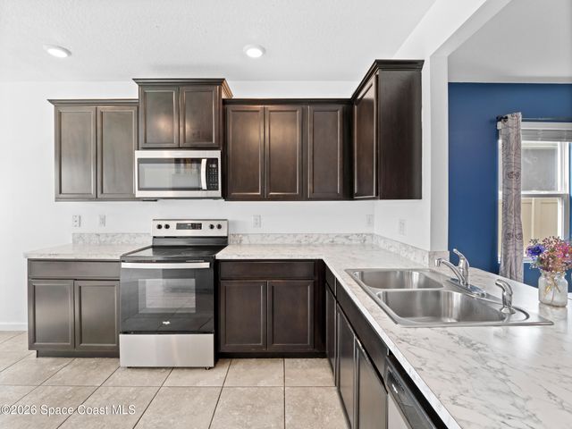 275 Guinevere Drive SW, Palm Bay, FL 32908