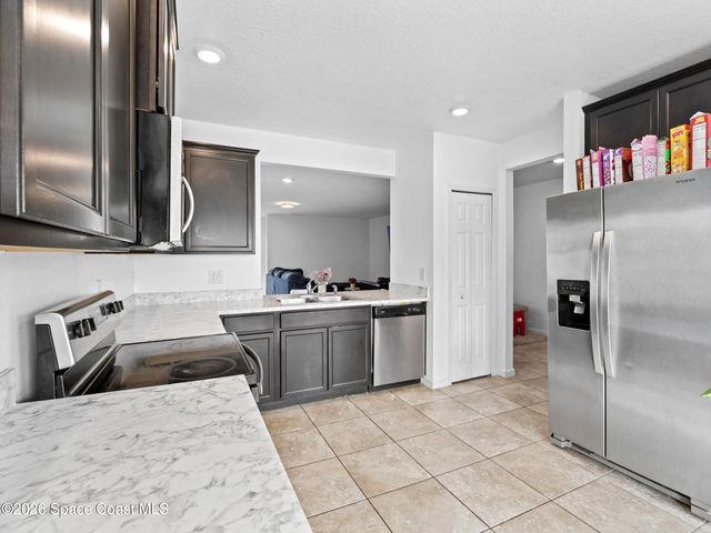 275 Guinevere Drive SW, Palm Bay, FL 32908