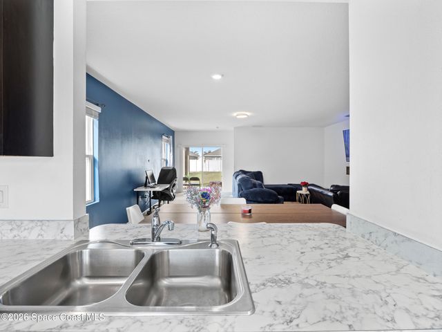 275 Guinevere Drive SW, Palm Bay, FL 32908