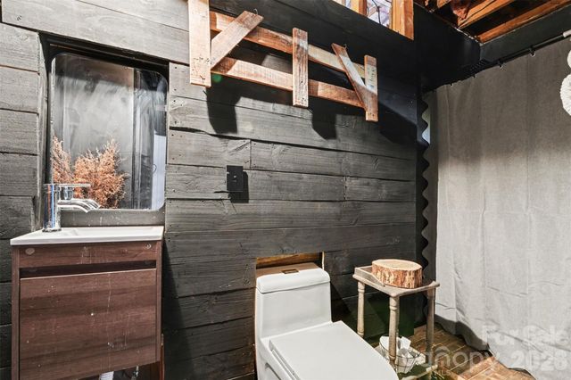 5475 Pine Ridge Drive, Connelly Springs, NC 28612