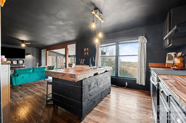 5475 Pine Ridge Drive, Connelly Springs, NC 28612