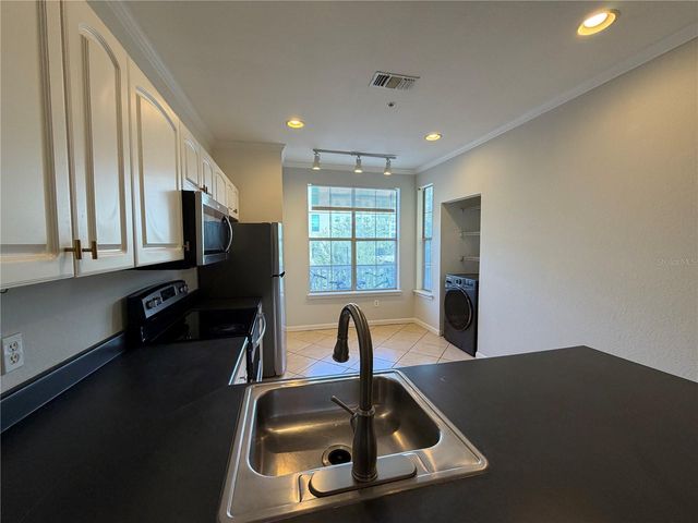 860 N ORANGE AVENUE 301, Orlando, FL 32801