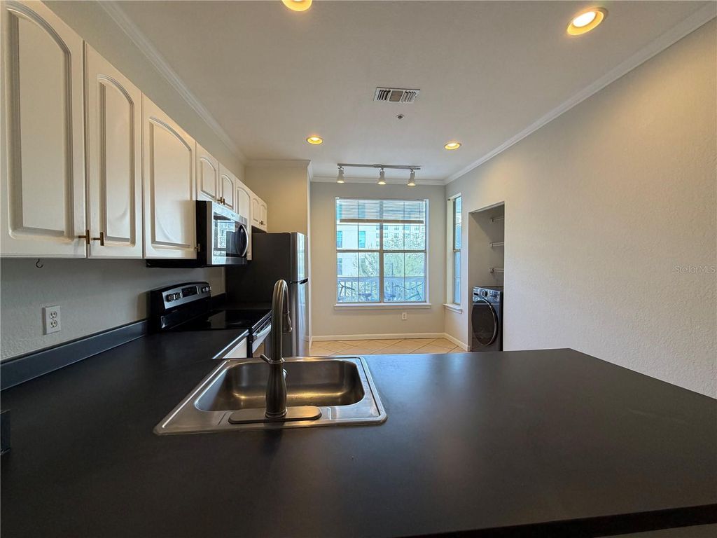 Image 11 of property listing at 860 N ORANGE AVENUE 301, Orlando, FL 32801