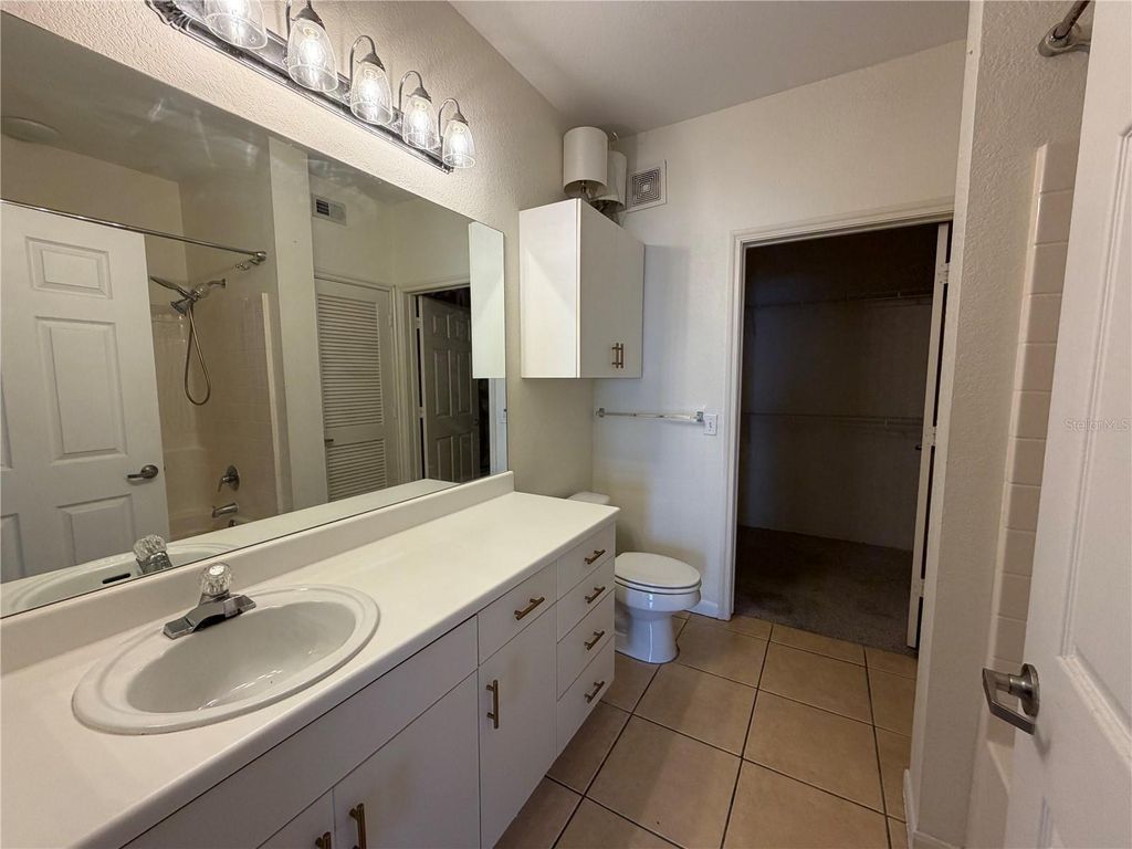 Image 12 of property listing at 860 N ORANGE AVENUE 301, Orlando, FL 32801