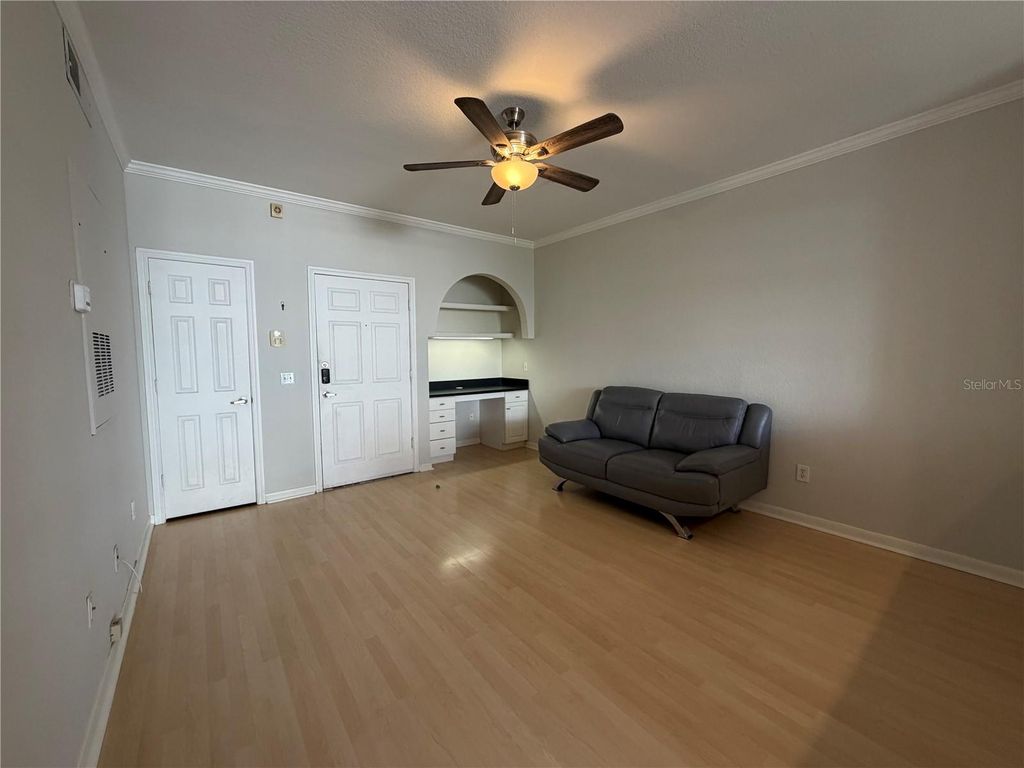 Image 13 of property listing at 860 N ORANGE AVENUE 301, Orlando, FL 32801