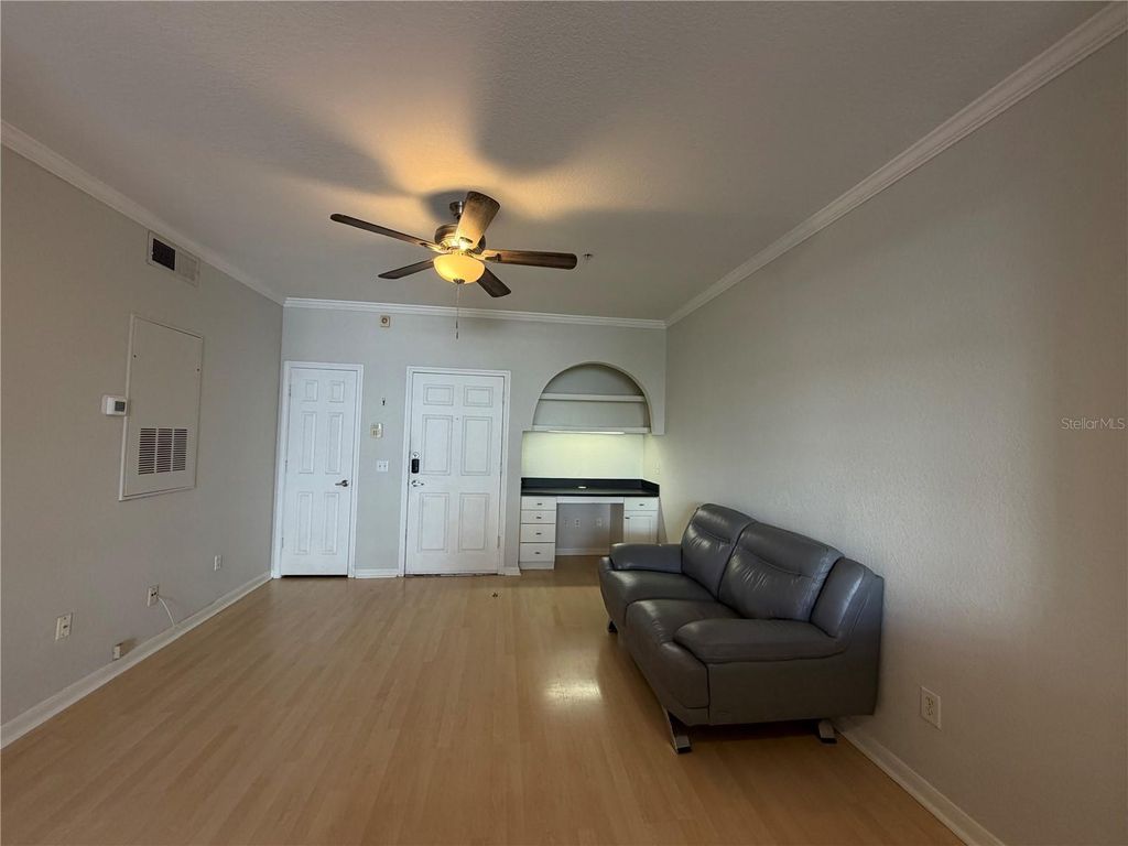 Image 16 of property listing at 860 N ORANGE AVENUE 301, Orlando, FL 32801