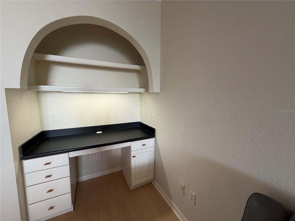 Image 17 of property listing at 860 N ORANGE AVENUE 301, Orlando, FL 32801