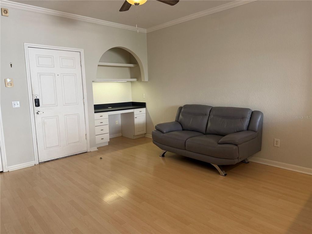 Image 18 of property listing at 860 N ORANGE AVENUE 301, Orlando, FL 32801