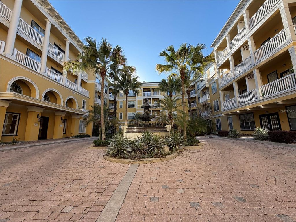 Image 3 of property listing at 860 N ORANGE AVENUE 301, Orlando, FL 32801
