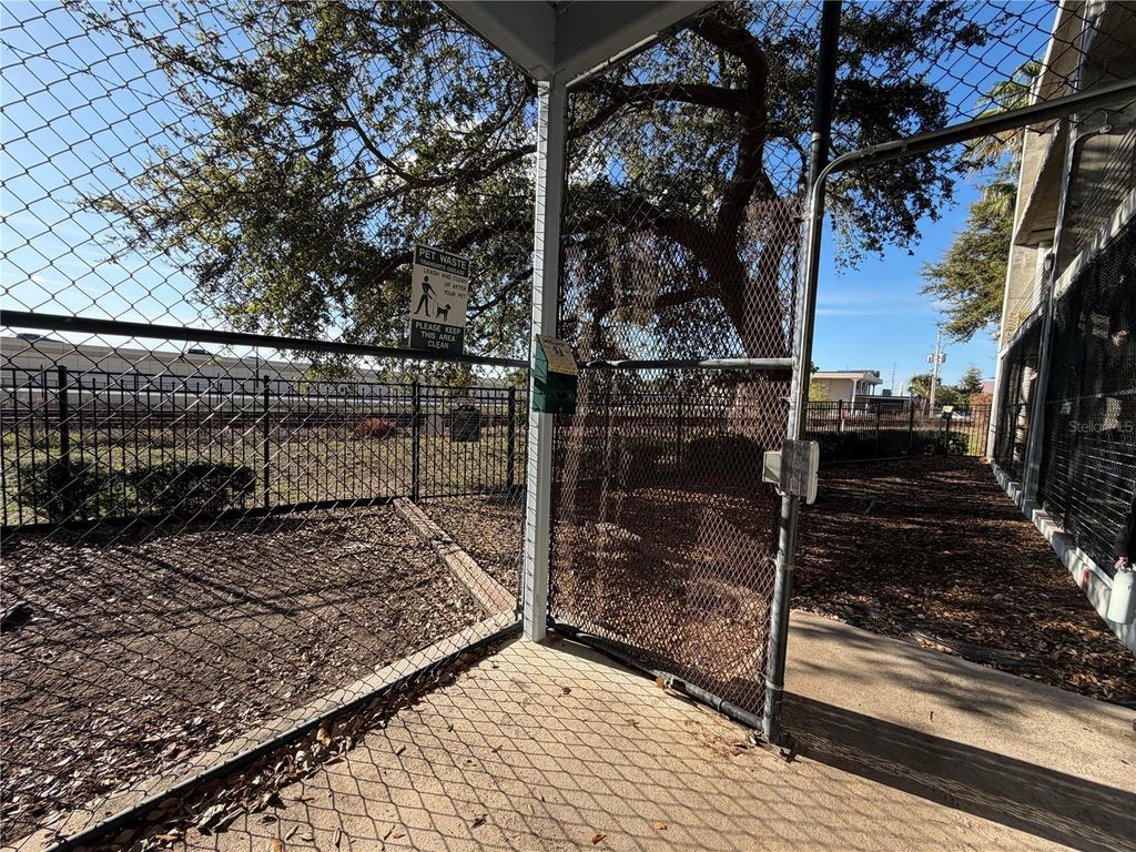 Image 35 of property listing at 860 N ORANGE AVENUE 301, Orlando, FL 32801