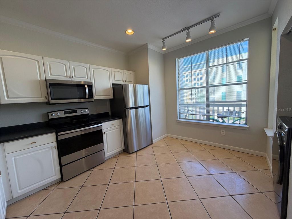Image 8 of property listing at 860 N ORANGE AVENUE 301, Orlando, FL 32801