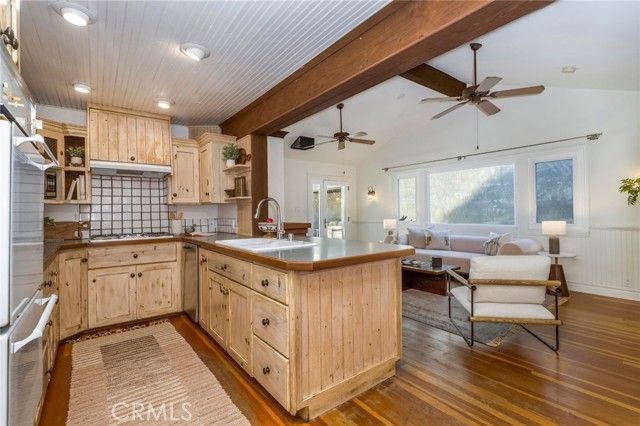 10210 La Canada, Burbank, CA 91040