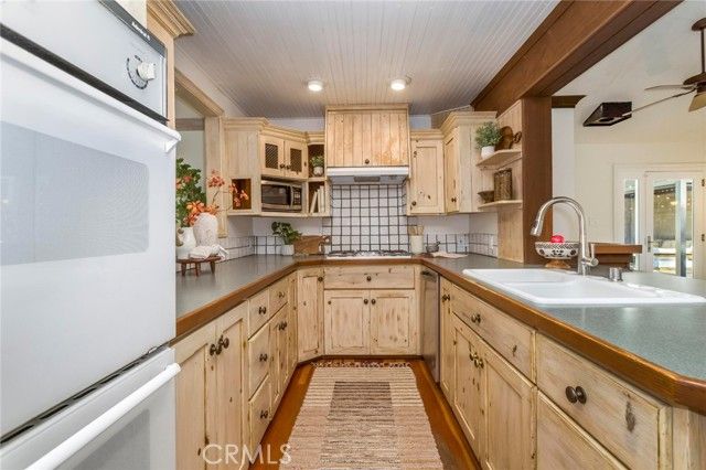 10210 La Canada, Burbank, CA 91040